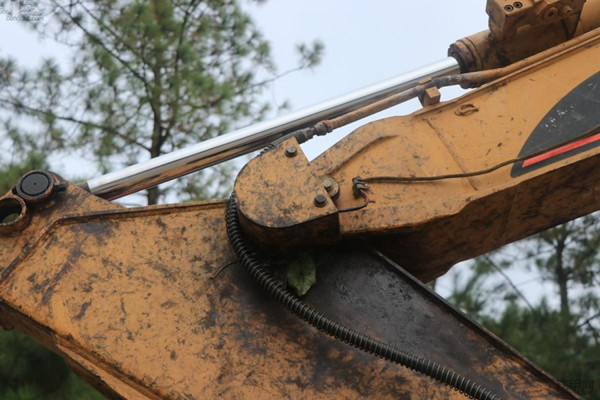 excavator lose its arm