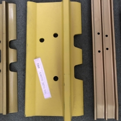 komatsu D275 bulldozer undercarriage track shoes