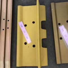 D8K bulldozer undercarriage track shoes